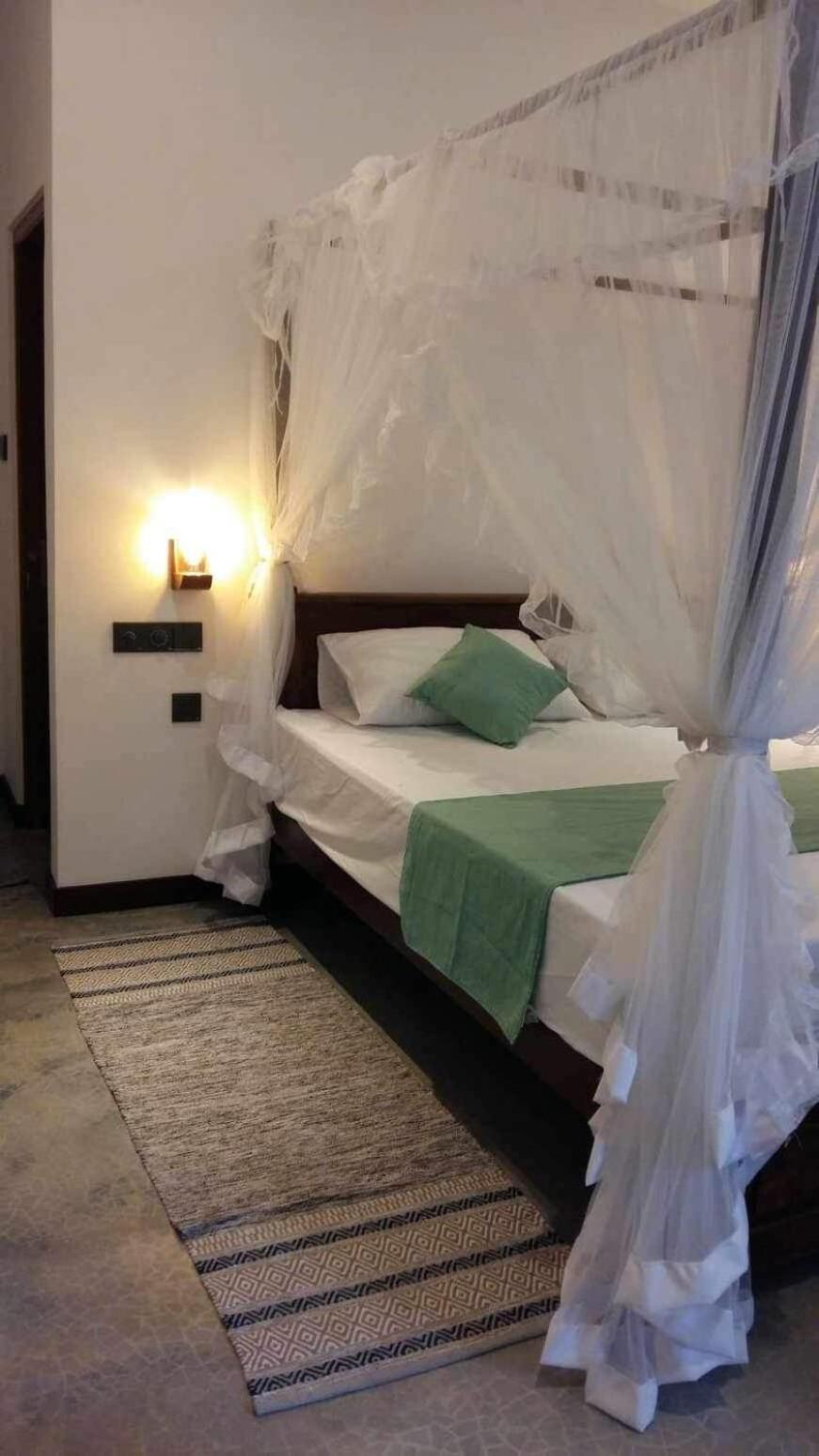 Hotel New Ocean Breeze Madiha Matara Exterior foto