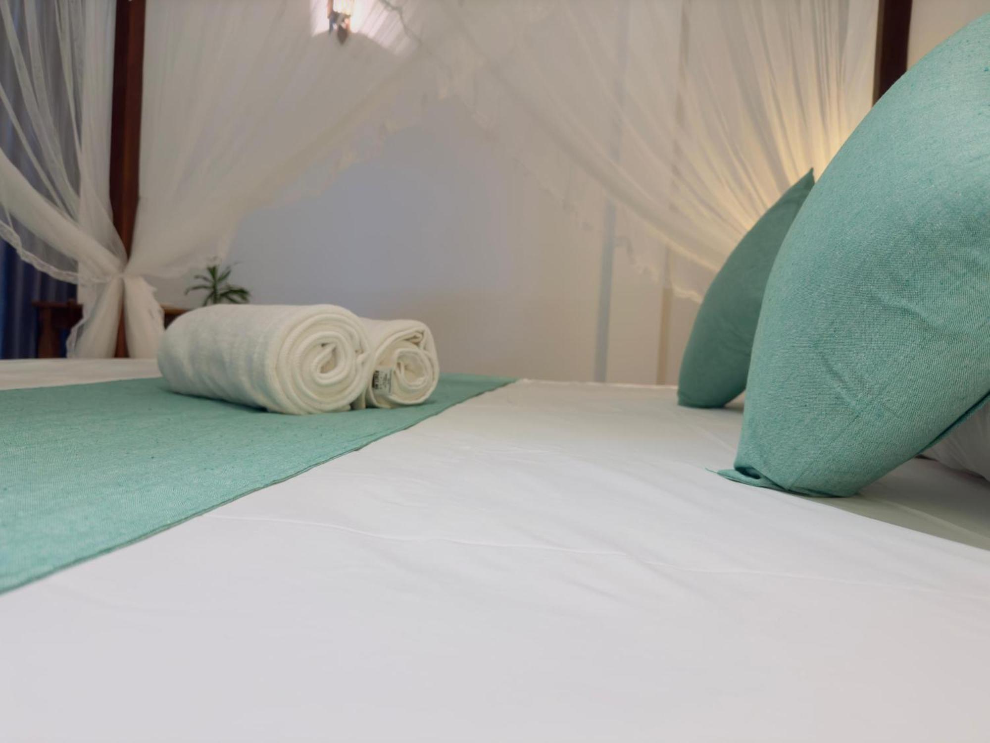 Hotel New Ocean Breeze Madiha Matara Exterior foto