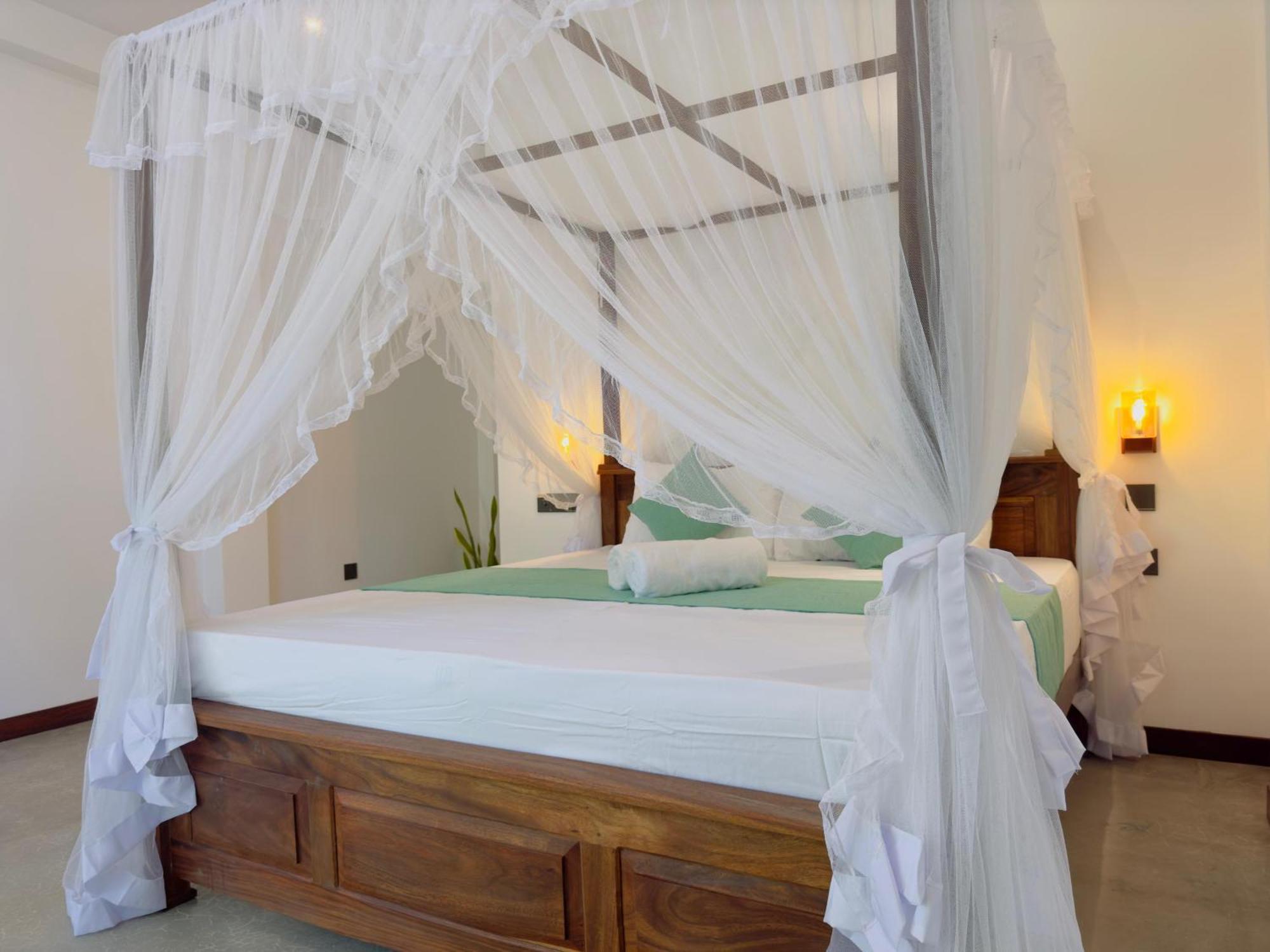 Hotel New Ocean Breeze Madiha Matara Exterior foto